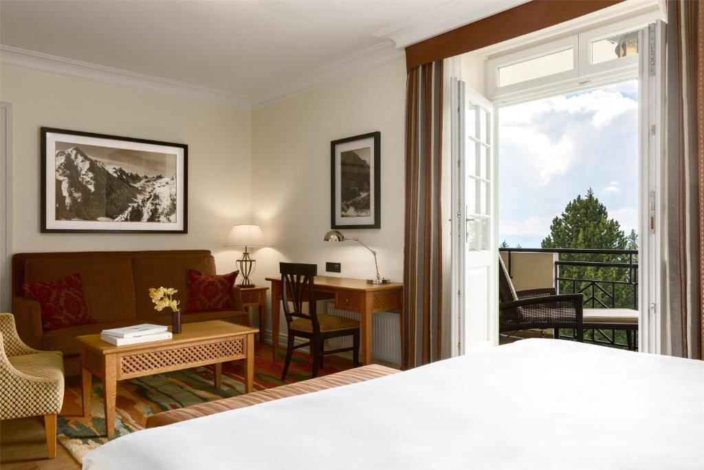 Postel nebo postele na pokoji v ubytování Grand Hotel Kempinski High Tatras