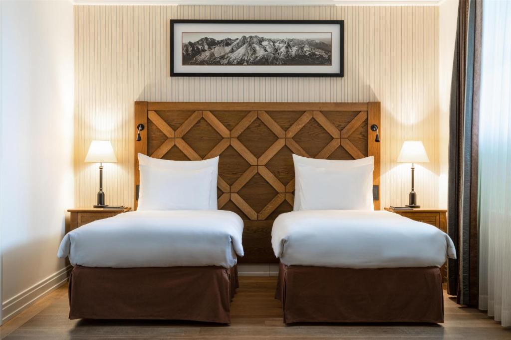 Postel nebo postele na pokoji v ubytování Grand Hotel Kempinski High Tatras