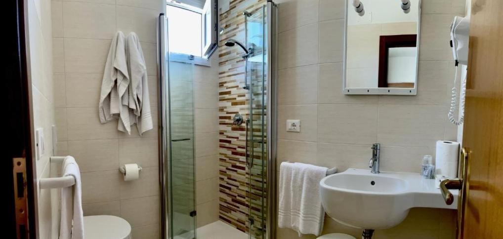 Koupelna v ubytování Hotel Galles