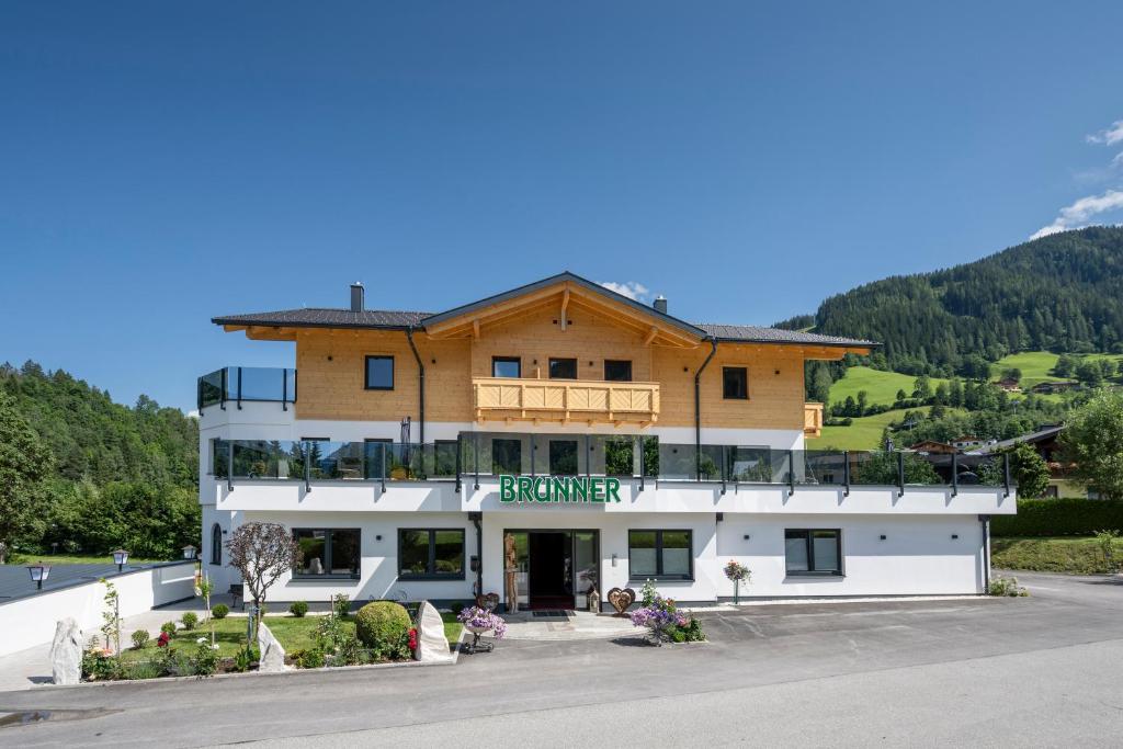 Nespecifikovaný výhled na hory nebo výhled na hory při pohledu z hotelu