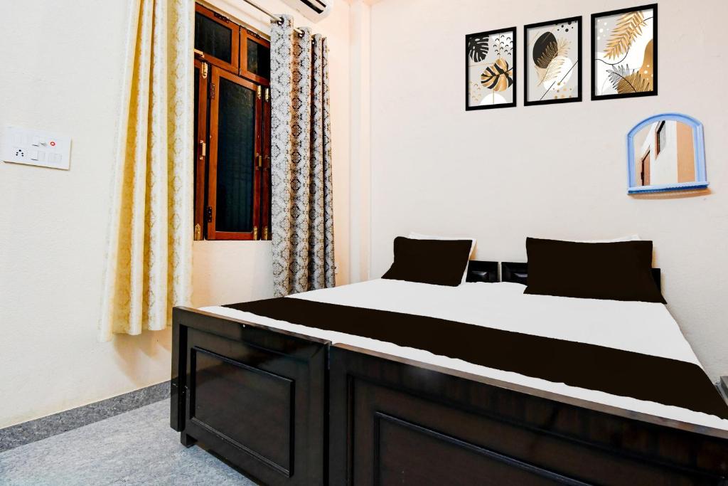 Postel nebo postele na pokoji v ubytování Hotel O G.D Guest House
