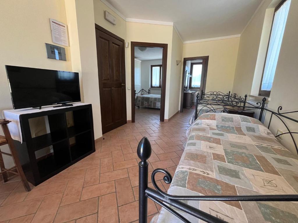 Telewizja i/lub zestaw kina domowego w obiekcie Agriturismo Gabellette