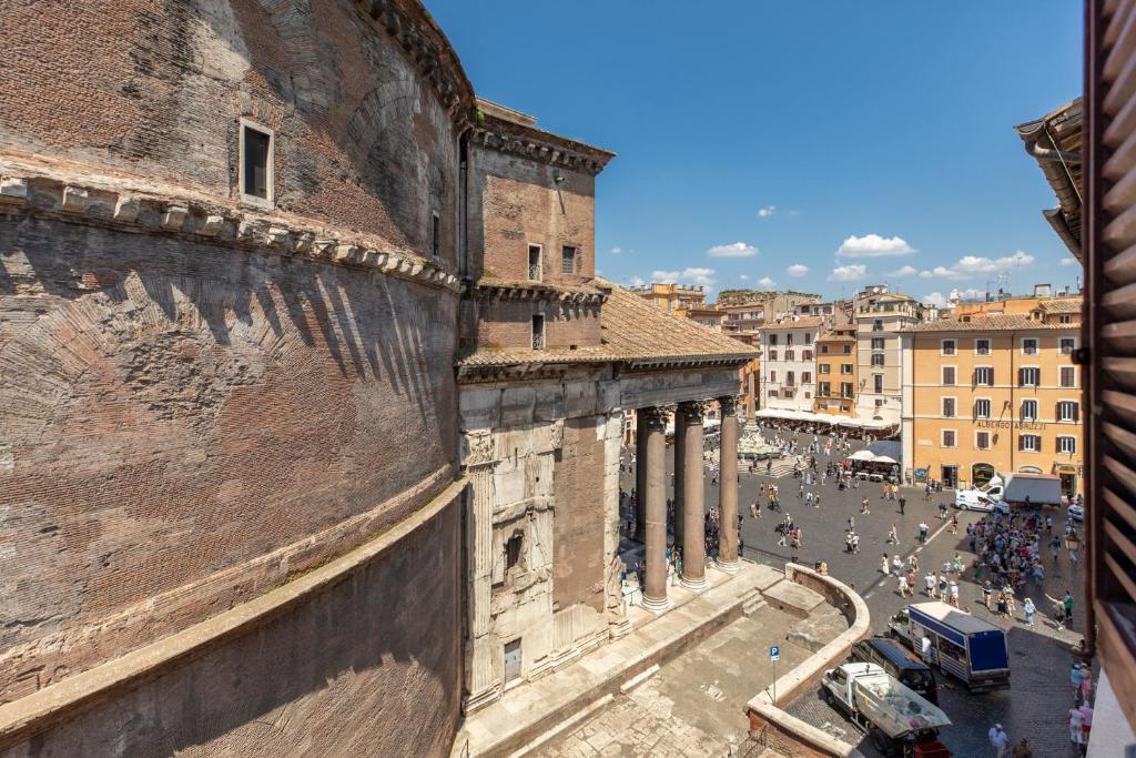 iFlat Pantheon at your feet