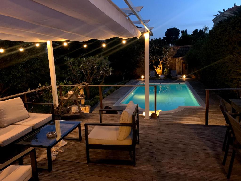 Bazén v ubytování Cannes Charming Villa Private Pool, Total Privacy & Southern Sun still availability in August nebo v jeho okolí