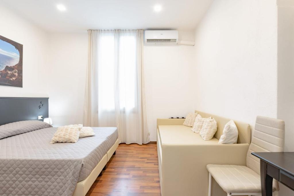 Hotel Victoria-Bike Friendly vicino Finalborgo e mare - Family Room With Private Bathroom