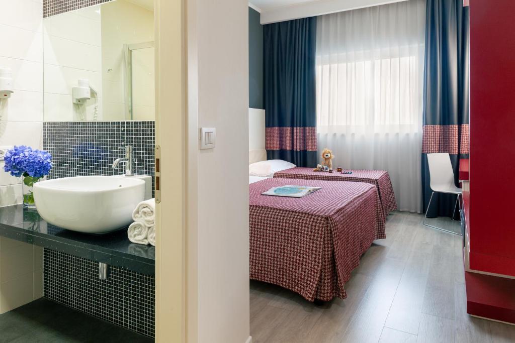 Posteľ alebo postele v izbe v ubytovaní MICHELINO 75 by the Sydney Hotel