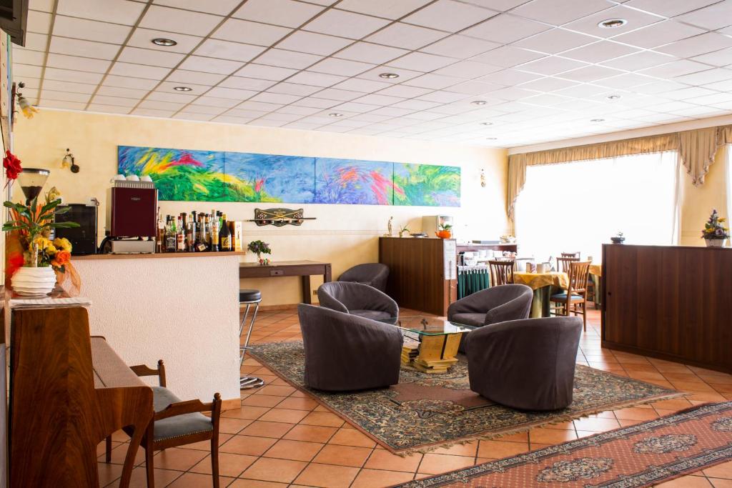 A seating area at Hotel Parco Fiera