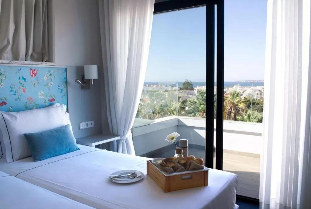 Кровать или кровати в номере Agua Hotels Alvor Jardim