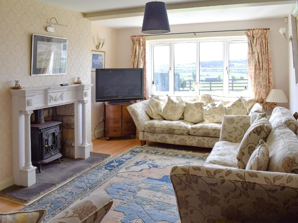 a living room with a couch and a fireplace at York House in Richmond