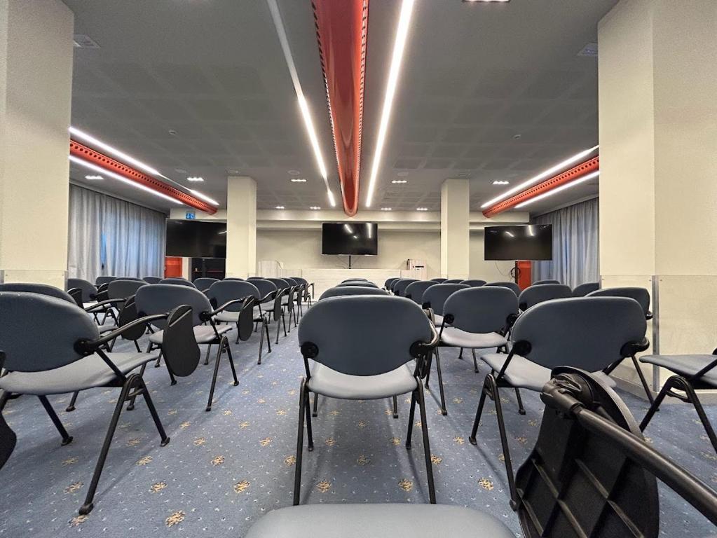 TV a/nebo společenská místnost v ubytování Grand Hotel Forlì