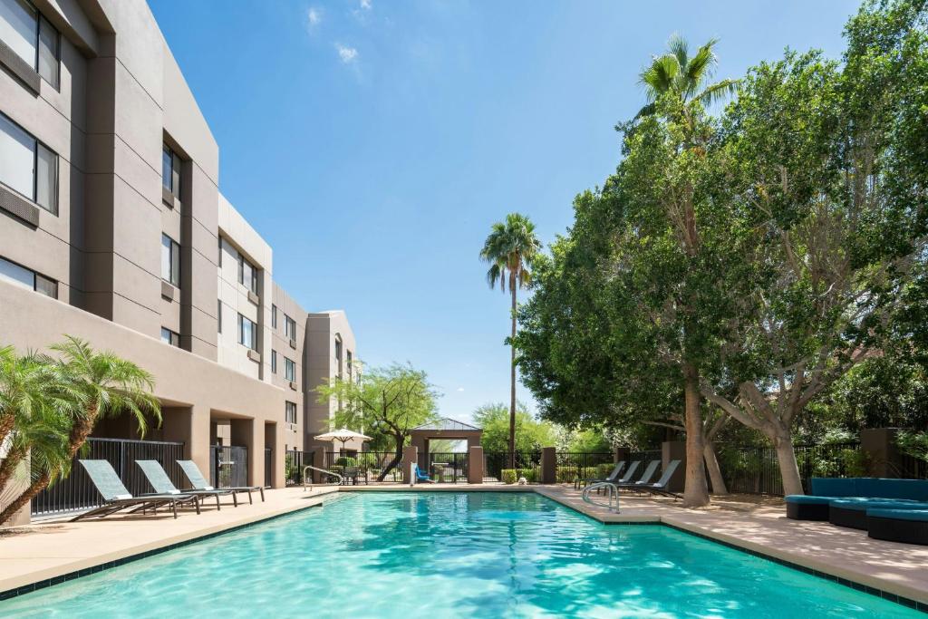 Bazén v ubytování SpringHill Suites Scottsdale North nebo v jeho okolí