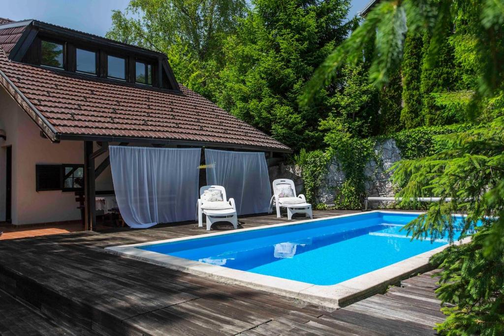 Kolam renang di atau dekat dengan Villa Art Vita - Private Pool, Sauna & River Access