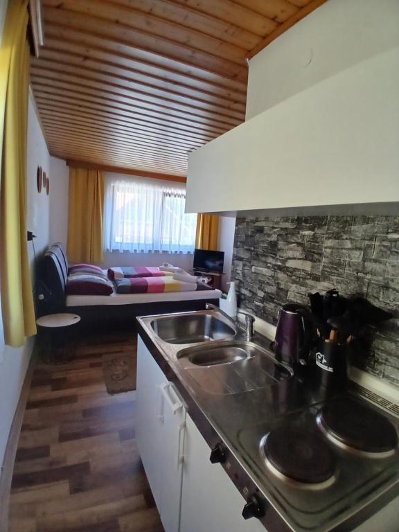 Kuchyň nebo kuchyňský kout v ubytování Mani‘s Appartements