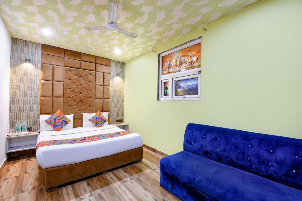Postel nebo postele na pokoji v ubytování FabHotel Jeet Stays - Near Dilshad Garden Metro Station