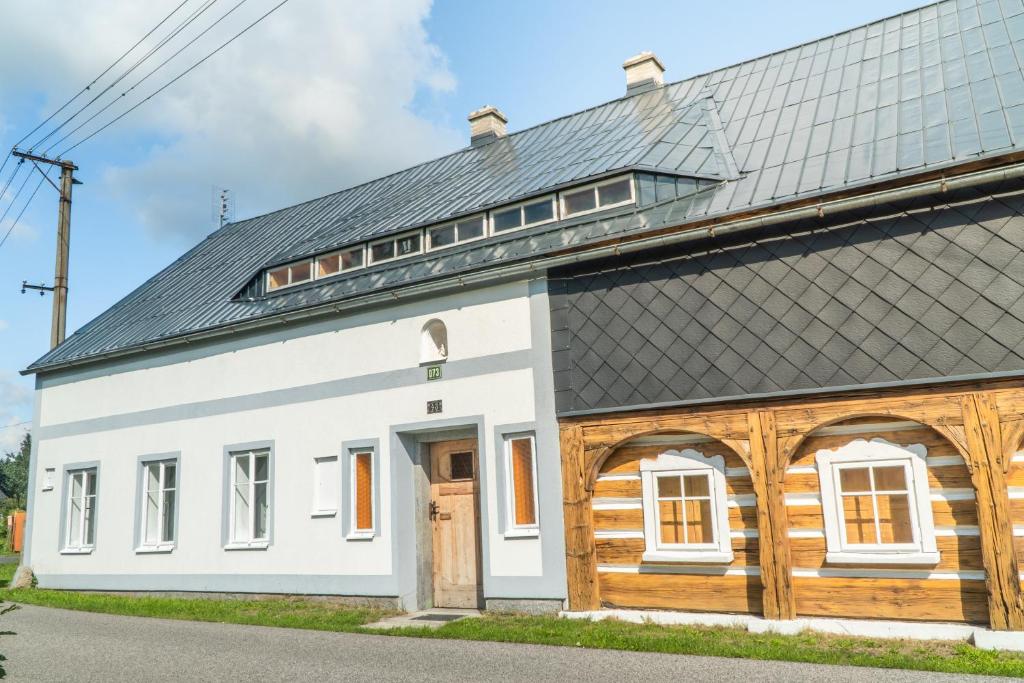 Budova, kde se prázdninový dům nachází
