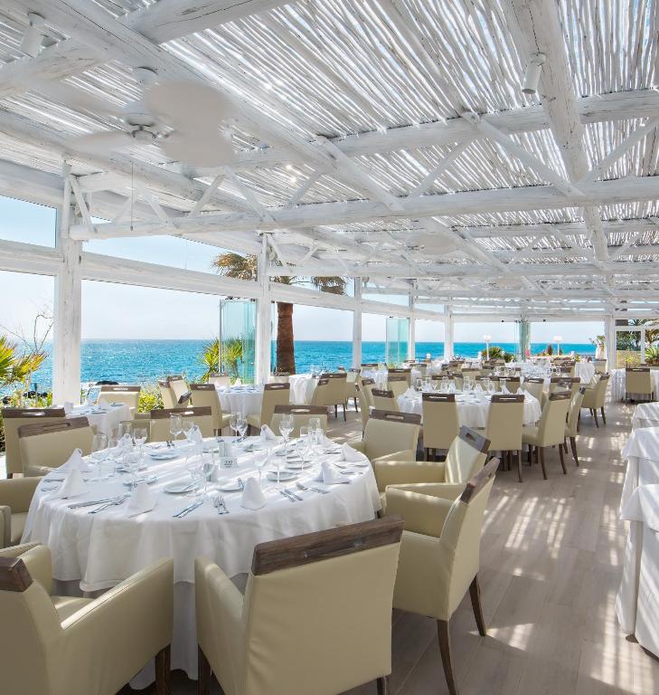Restaurace v ubytování El Oceano Beach Hotel Adults only recommended