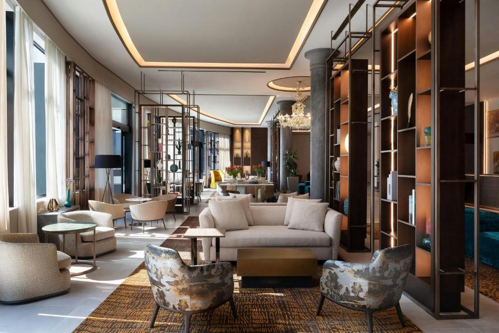 Posezení v ubytování Milan Marriott Hotel