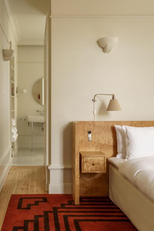 Corner Suite
