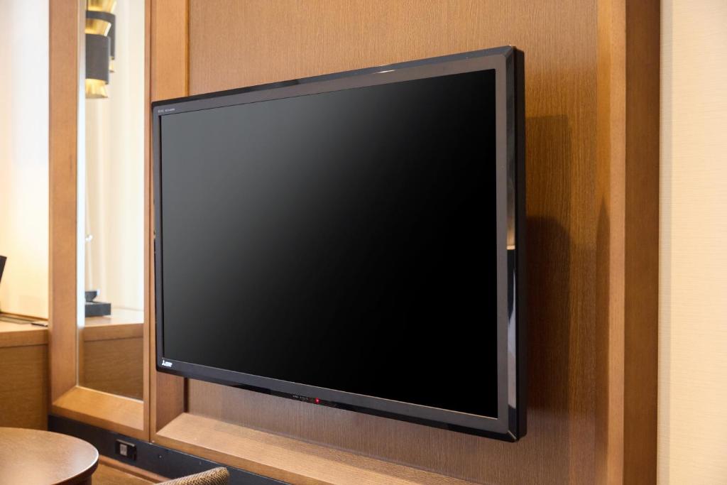 TV a/nebo společenská místnost v ubytování Kobe Sannomiya Tokyu REI Hotel