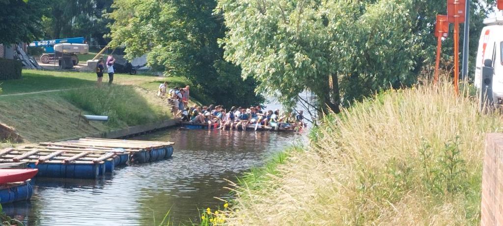 Výhled na řeku, která protéká v blízkosti prázdninového domu