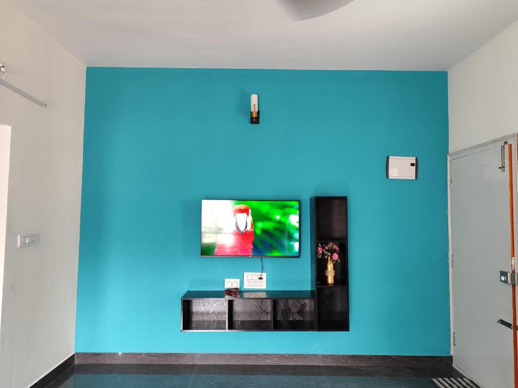 TV a/nebo společenská místnost v ubytování Samuels Comfort Homes