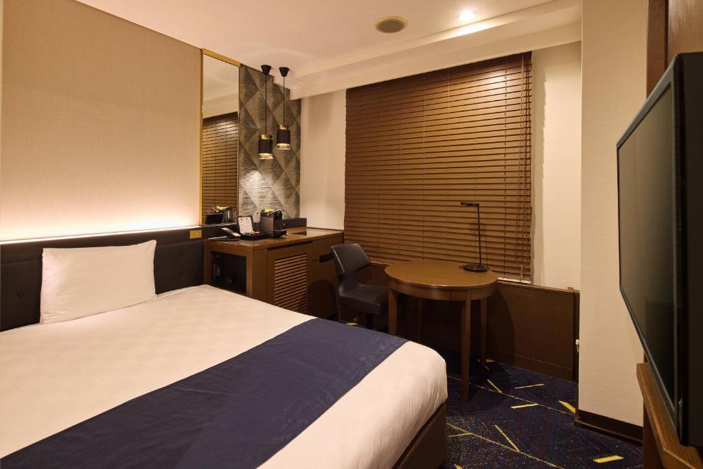 TV a/nebo společenská místnost v ubytování Kobe Sannomiya Tokyu REI Hotel