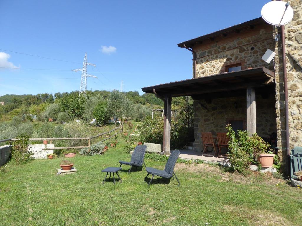 Zahrada ubytování Holiday home in Canossa with Swimming Pool, Garden, Barbecue