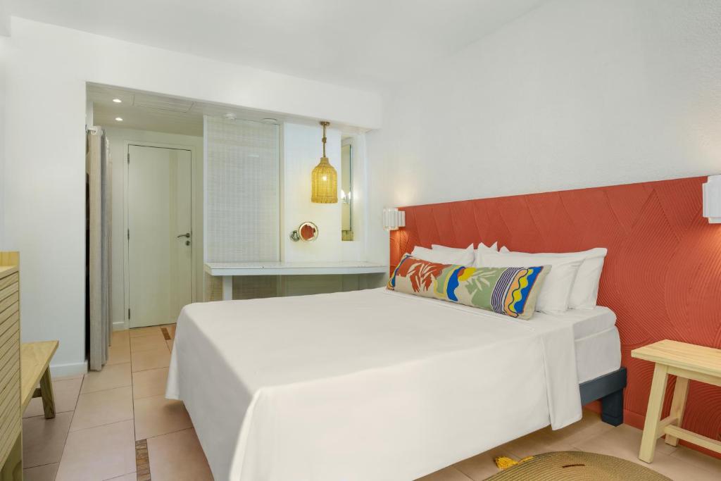 Sunrise Attitude (Adults Only) - 8