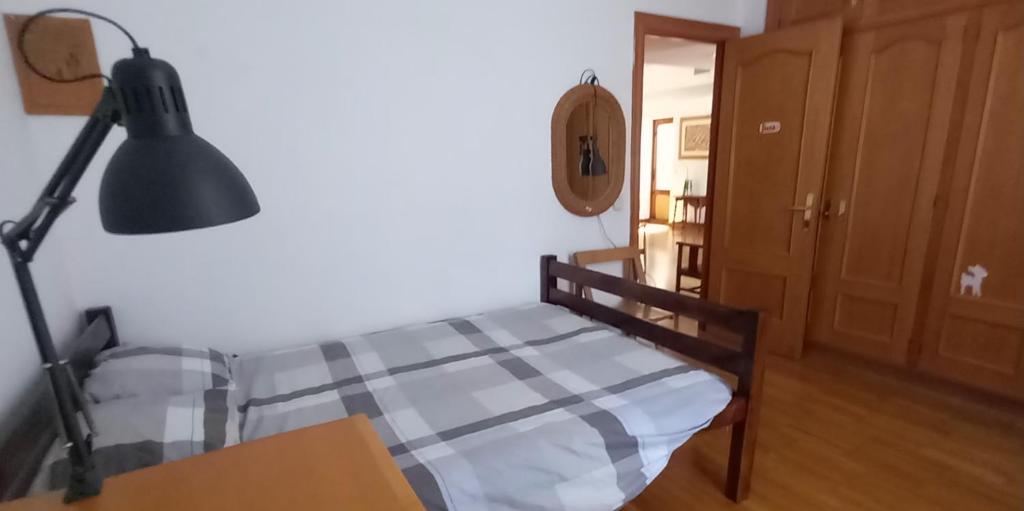 Postel nebo postele na pokoji v ubytování Happy Nest in Pals Village
