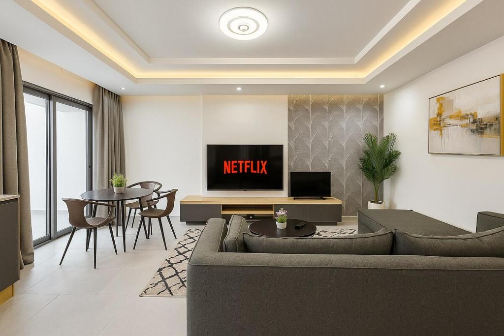 TV a/nebo společenská místnost v ubytování Arusha 204 by SPL Wuse Zone 1