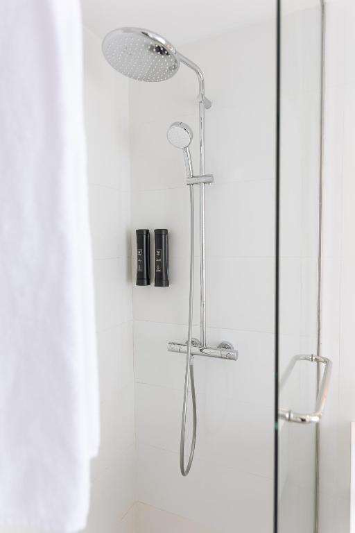 Un baño de Hotel Carlton