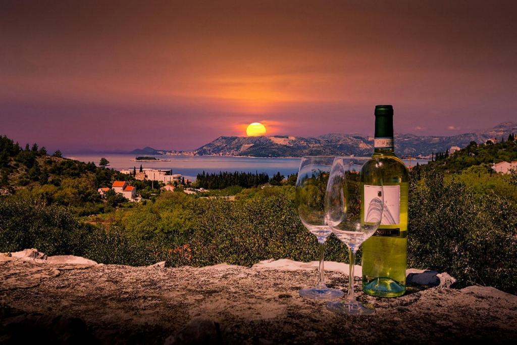 Aurelius -Superior sea, bay & mountain view apt