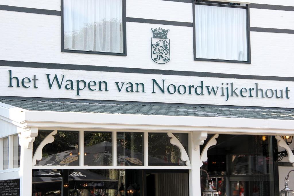 a store front with a sign on the front of it at Het Wapen van Noordwijkerhout in Noordwijkerhout