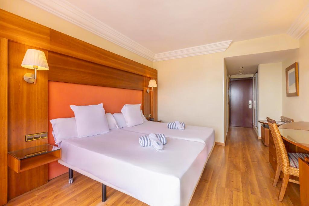 Postel nebo postele na pokoji v ubytování Hotel Moon Dreams Portomagno