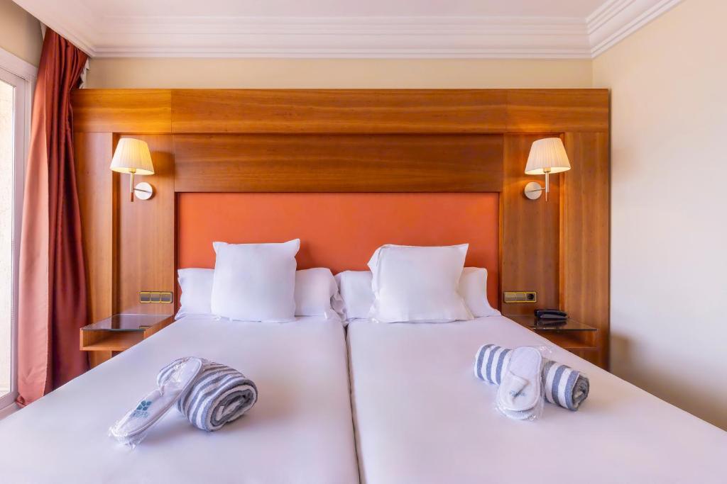 Postel nebo postele na pokoji v ubytování Hotel Moon Dreams Portomagno