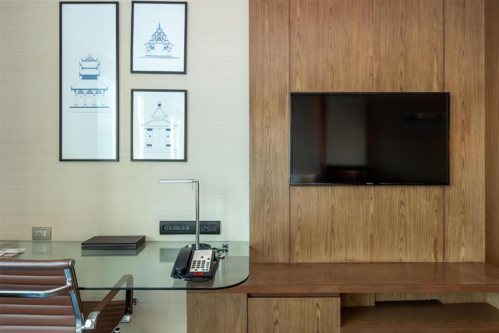 
Junior Suite with Lounge Access
