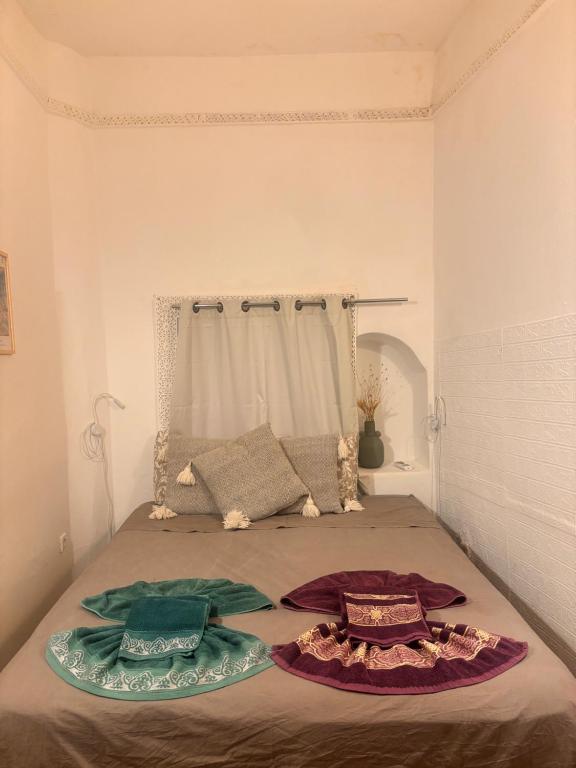Postel nebo postele na pokoji v ubytování Riad Sanwa