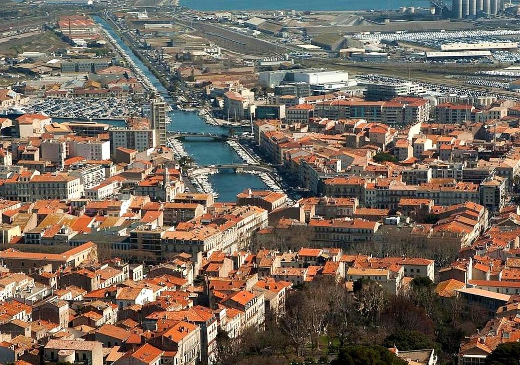Nespecifikovaný výhled na destinaci Mauguio nebo výhled na město při pohledu z apartmánu
