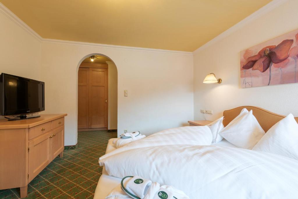 TV a/nebo společenská místnost v ubytování Heart Hotel Arlberg
