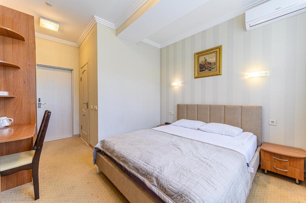 Postel nebo postele na pokoji v ubytování Persian Palace Hotel