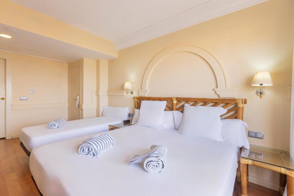 Postel nebo postele na pokoji v ubytování Hotel Moon Dreams Portomagno