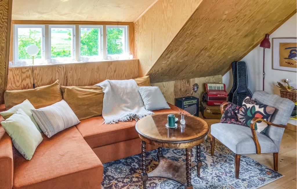 Pet Friendly Home In Löderup With Wifi的休息区