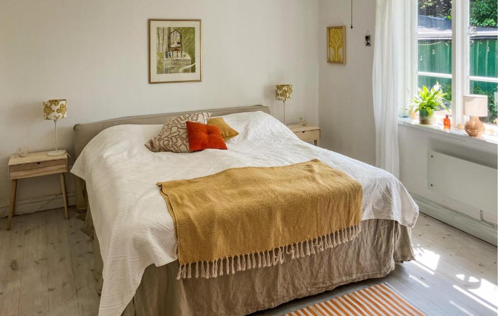 Pet Friendly Home In Löderup With Wifi客房内的一张或多张床位