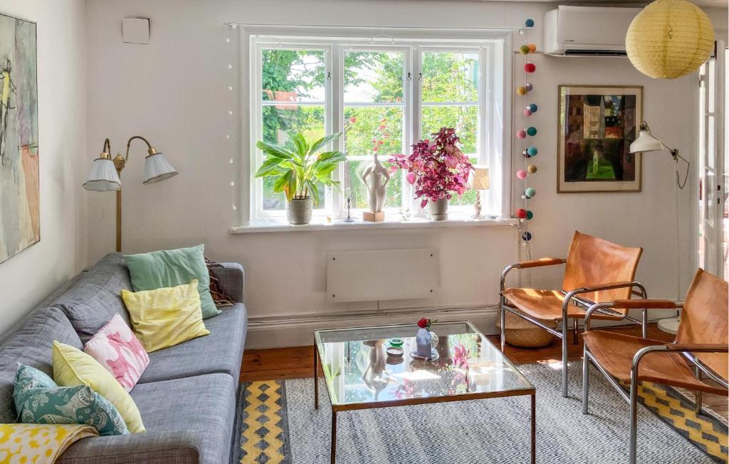 Pet Friendly Home In Löderup With Wifi的休息区