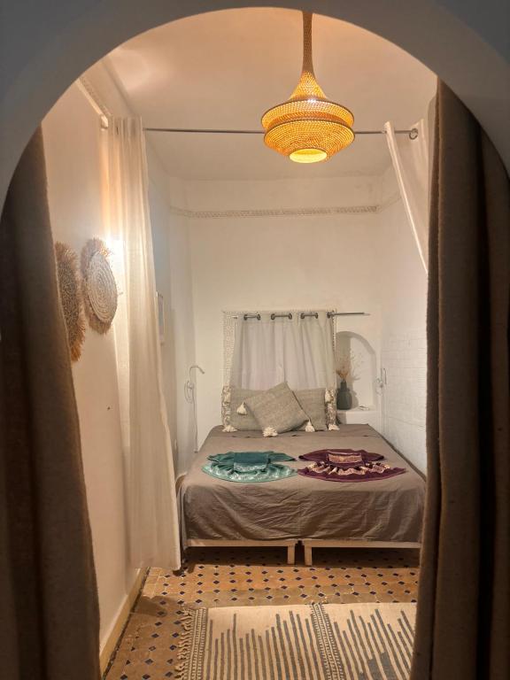 Postel nebo postele na pokoji v ubytování Riad Sanwa