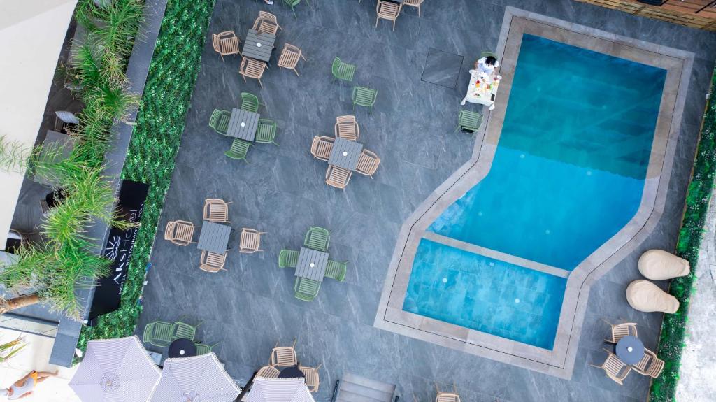 Bazén v ubytování Aks Hotel nebo v jeho okolí
