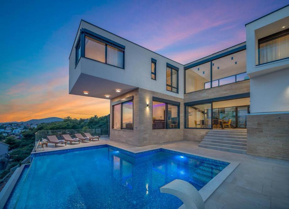 View house Okrug with pool