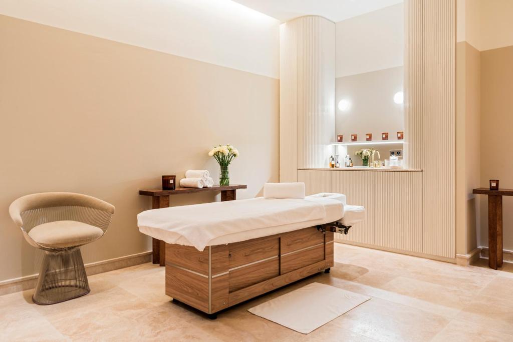 La Fondation - Resim 36