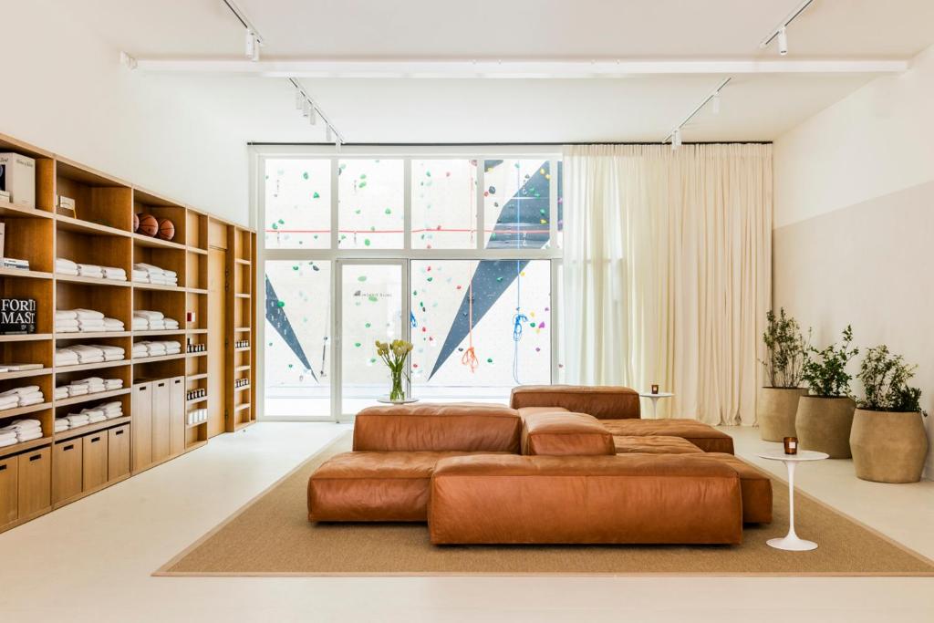 La Fondation - Resim 34