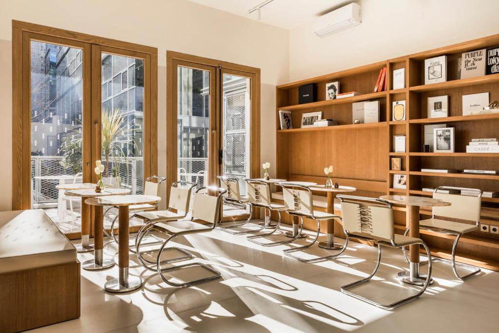 La Fondation - Resim 44